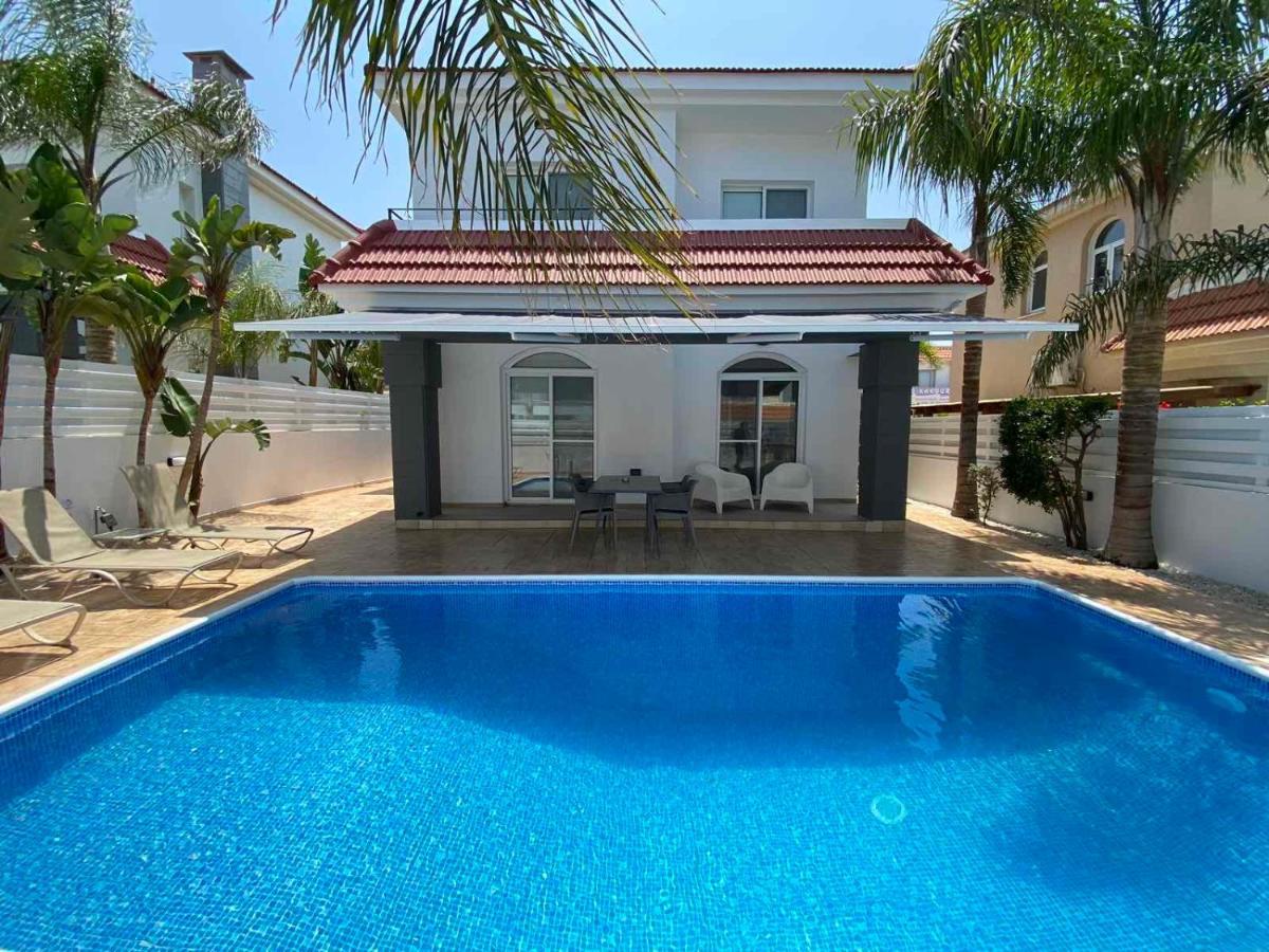 Villa Diana - 200 Meters From Kapparis, Fireman'S Beach Paralimni Exterior photo